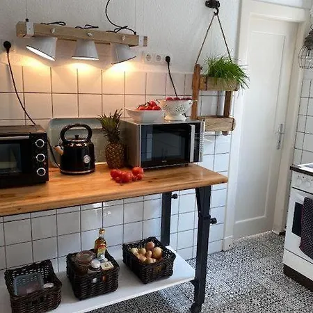 Emilys Tönning